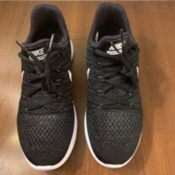 NEW WMNS Nike Air Lunar Epic Flyknit Shoe - Picture 2 of 7